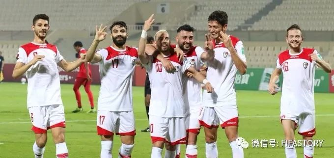  弗赖堡主帅施特赖希创奇迹，带队跻身欧联区  