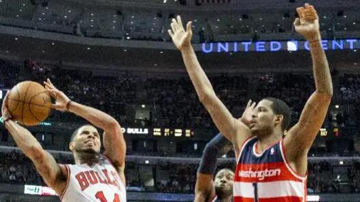  公牛德罗赞末节爆发击败掘金  