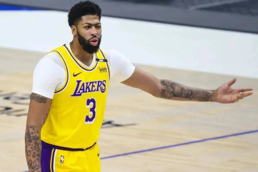  尼克斯布伦森关键球失手负于七六人遭横扫  