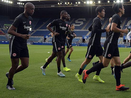  斯特拉斯堡主场狂欢，法甲升班马爆冷门告捷  